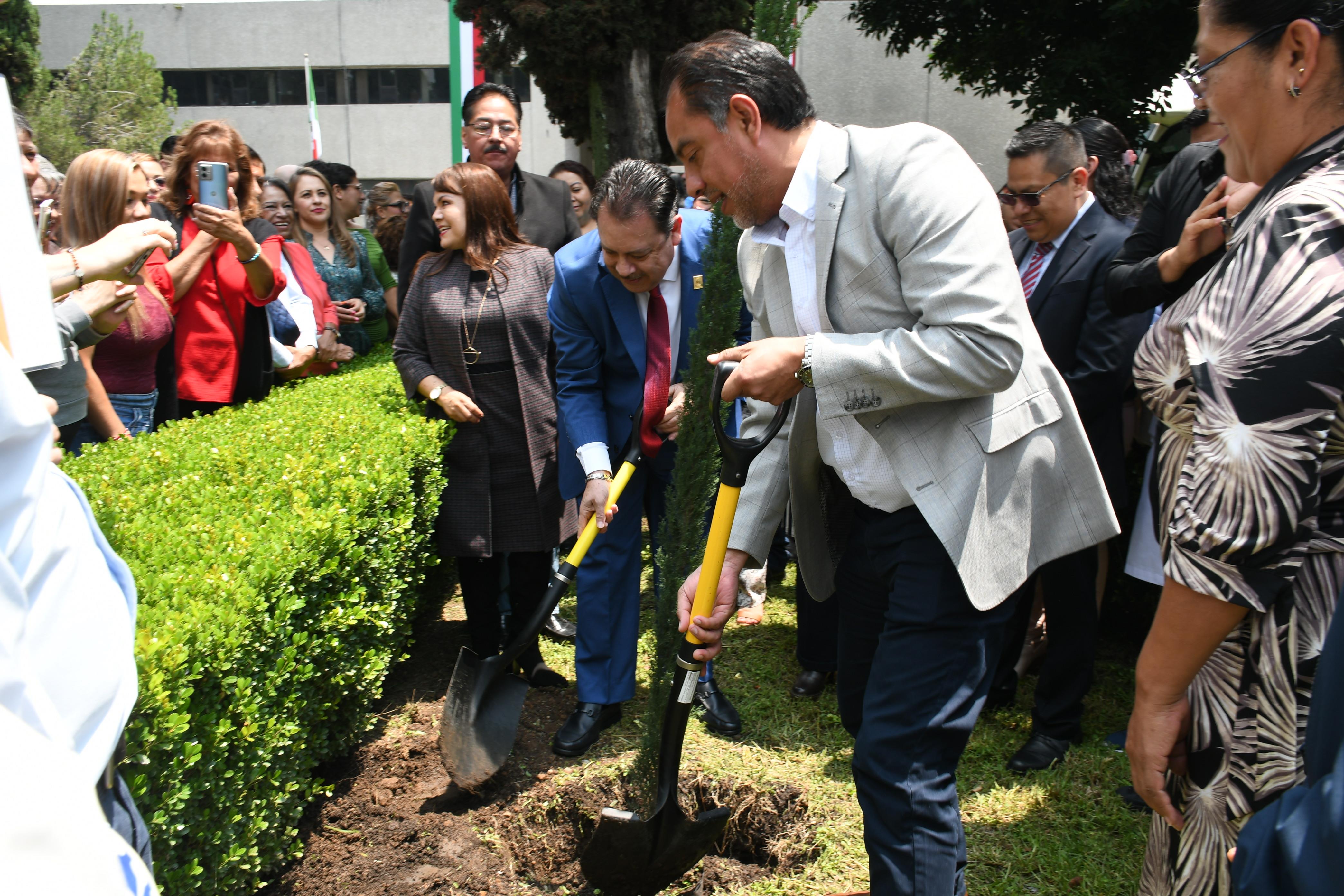 Salutación y Siembra de Pino del HG. "Dra Matilde Petra Montoya Lafragua", Tlahuac, Sección XLIX
